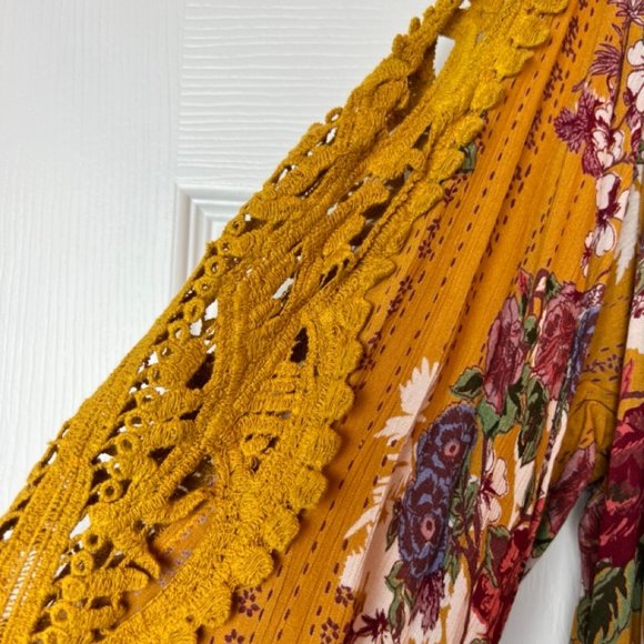 Curvy Sense Cold Shoulder Crochet Sleeve Floral Dress 2X - Picture 3 of 4